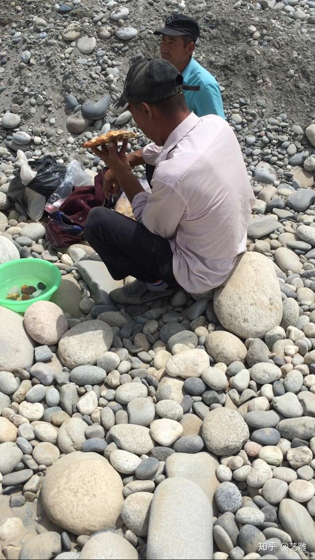 人工开采和田玉