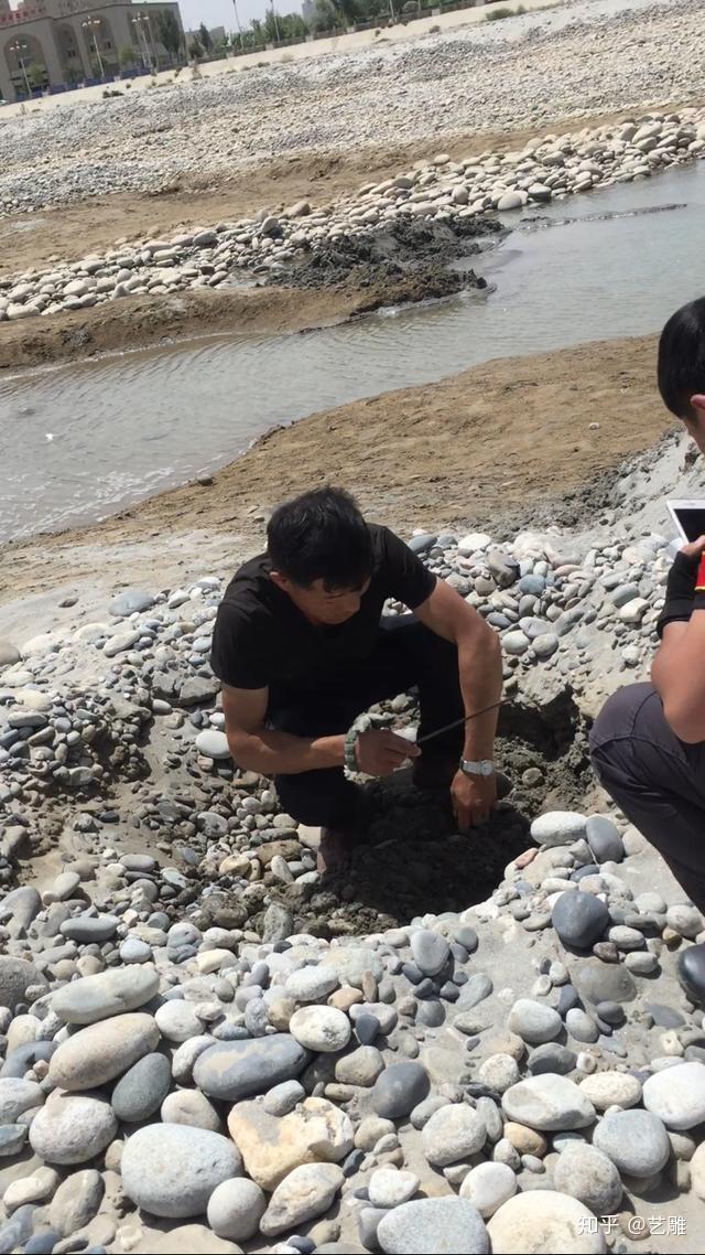 人工开采和田玉