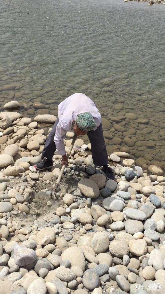 人工开采和田玉